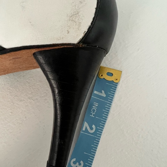 Black & White, extremely pointy & oh-so cool lace-up leather heel! - Picture 3 of 10